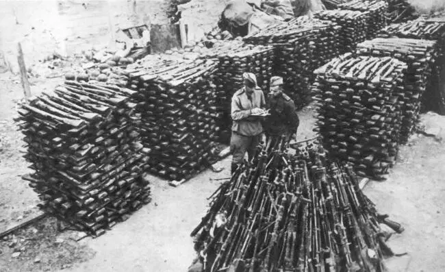 Стрелковое оружие врага захваченное советскими войсками в ходе Крымской - фото 74