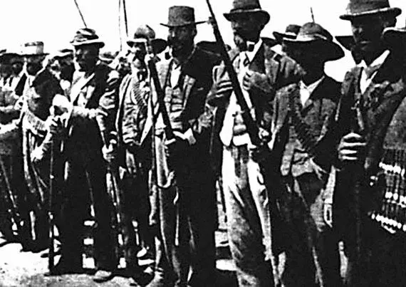 Бурские стрелки со своими дальнобойными винтовками Южная Африка 1900 г - фото 1