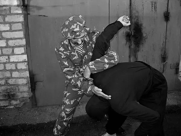 4 Удары пальцами в уязвимые точки Для того чтобы эффективно проводить - фото 471