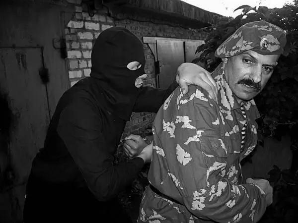 в УДАР ЛОКТЕМ ВЕРТИКАЛЬНЫЙ УДАР В ЖИВОТ СОЛНЕЧНОЕ СПЛЕТЕНИЕ В ГРУДЬ ПО - фото 479