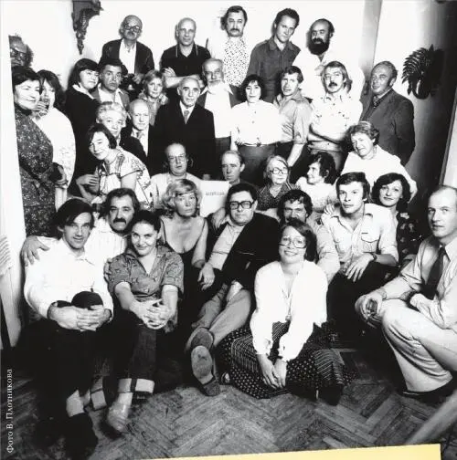 Москва 1979 год 6 ряд стоят Б Окуджава В Тростников Ф Горенштейн В - фото 40
