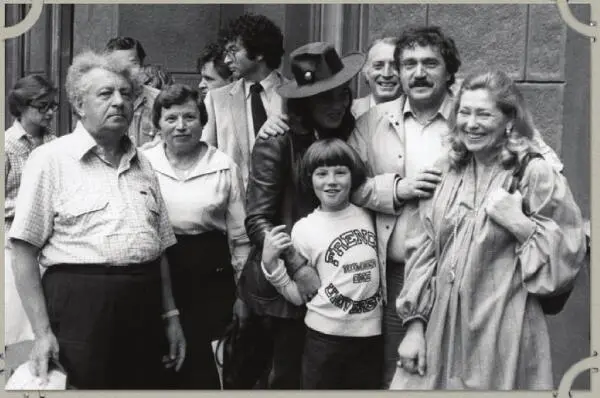 1980 год Перед отъездом на чужбину Жаль что вас не было с нами Василий - фото 56