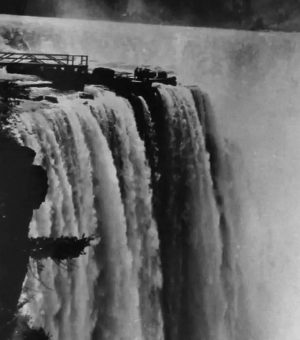 Ниагарский водопад Выставка Британской империи здесь привлекает публику - фото 248