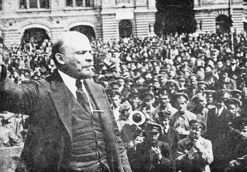 7 ноября 1917 года В И Ленин и большевики захватили власть в России - фото 19