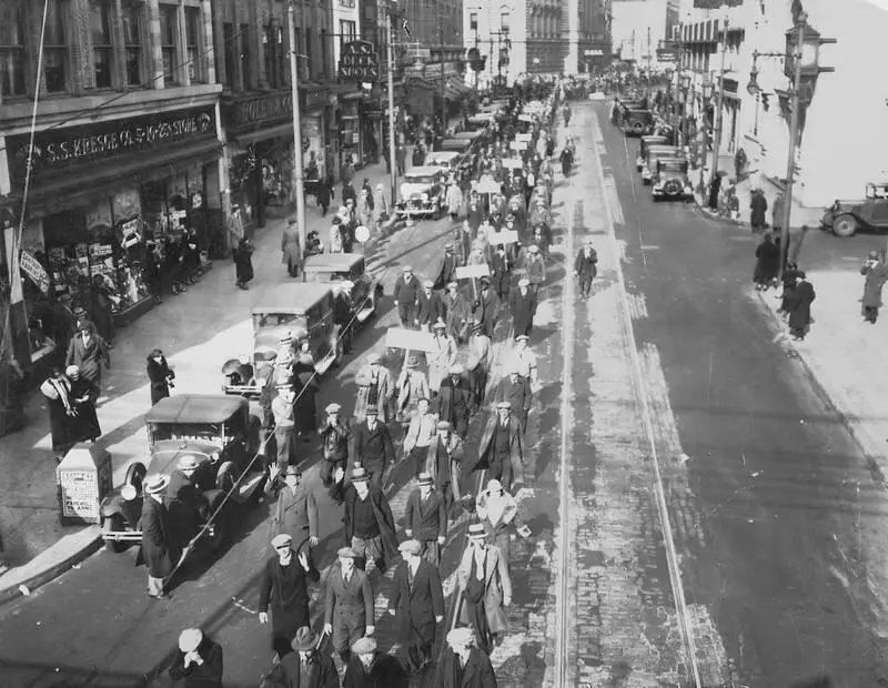Марш протеста безработных в Камдене штат НьюДжерси В 1934 году произошли - фото 30