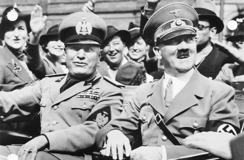 В 1936 году Гитлер и Муссолини создали так называемую ось Берлин Рим и начали - фото 35