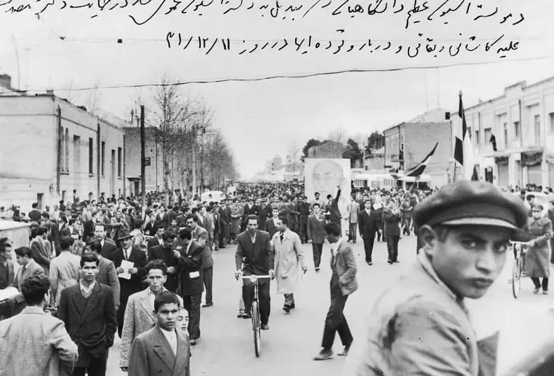 Демонстрация в поддержку Мосаддыка в Иране в феврале 1953 года Мосаддык - фото 88