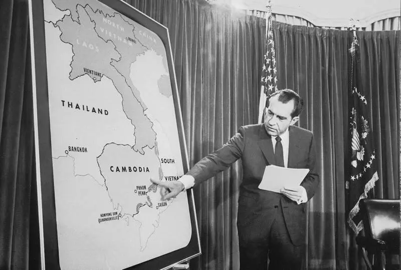 Никсон объявляет о вторжении в Камбоджу на прессконференции 30 апреля 1970 - фото 126