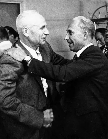 Архип Михайлович и его земляк Павел Семенович Тарабан начальник ЛИО Они не - фото 18