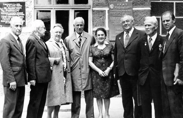 14 июня 1980 года В день 50летия Харьковский авиационный институт награжден - фото 57