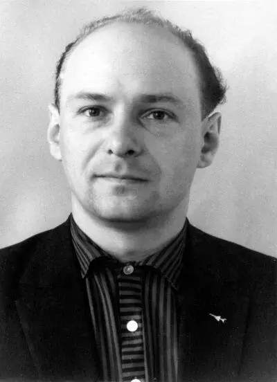 Олег Петрович Афанасьев ведущий инженер отдела летных испытаний 1967 год КБ - фото 68