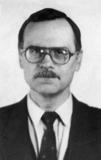 МК Сладков Ведущий конструктор бригады Михаил Михайлович Липовицкий и мой - фото 85
