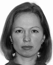 Мгновенно вспыхнувший и тут же подавленный гнев проявляется в напряжении век и - фото 168