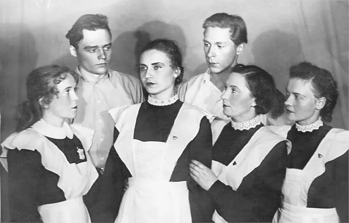 Ее друзья ЦДТ 1949 г Постановка О Пыжовой Б Бибикова Светлана Бутова - фото 22