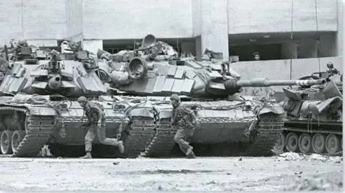 Израильские танки во время боев в Бейруте Ливан 4 августа 1982 года - фото 11