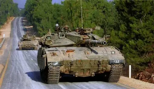 Израильские танки на израильсколиванской границе направляющиеся на - фото 12