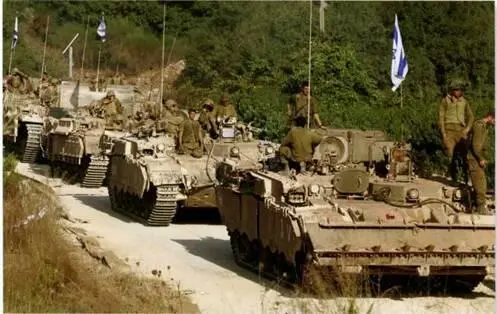 Израильские танки Меркава возвращаются домой 14 августа 2006 года Основные - фото 13