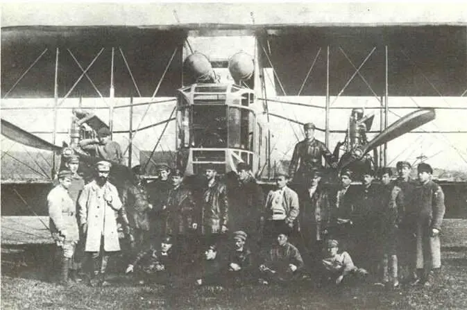 Серия Г с мотором РуссоБалт Третий слева Когутов Сарапул 1920 год В - фото 41