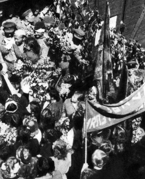 Победа 7 и 9 мая стали решающими днями наступления советских войск к Праге - фото 100
