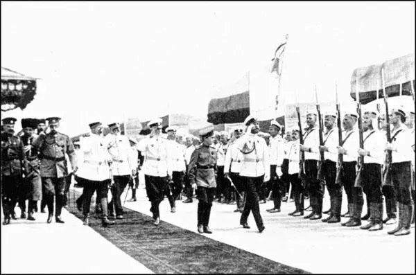 Прибытие Николая II в Севастополь Высокому служебному положению Колчака - фото 86