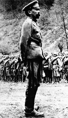 Л Г Корнилов командующий 8й армией ЮгоЗападного фронта июнь 1917 г - фото 32