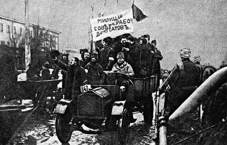 Революционные отряды на улицах Петрограда июль 1917 г Л Г Корнилов и А - фото 37