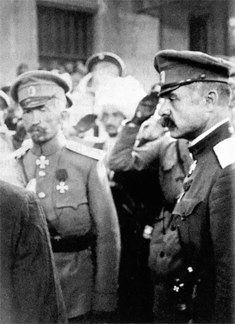 Л Г Корнилов и А М Каледин во время московского совещания Вся первая - фото 38