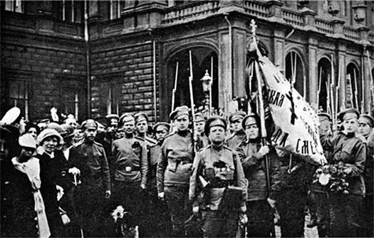 Формирование женского батальона лето 1917 г После бегства Керенского первым - фото 50