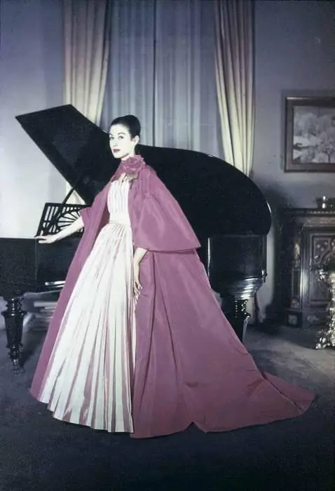 Ансамбль от Пьера Бальмена 1959 Ансамбль от Юбера де Живанши 1957 Если - фото 117