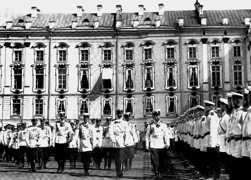 Император Николай II великие князья и генералы обходят строй Лейбгвардии - фото 15