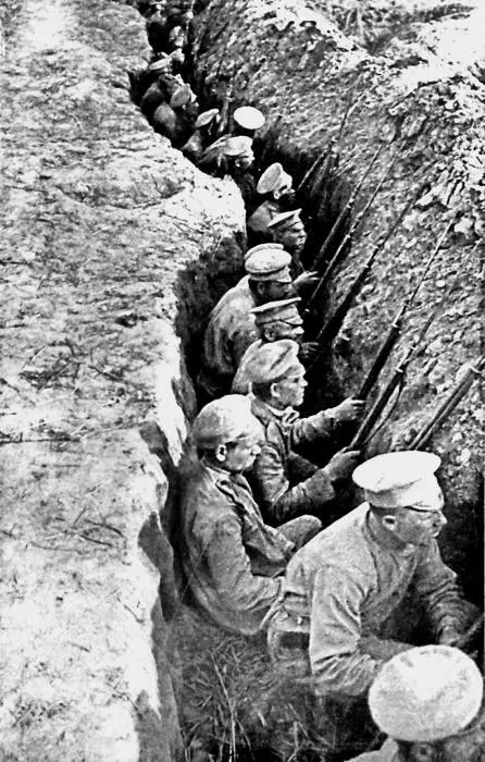 Русские войска в окопах В это время главнокомандующий упустив нити управления - фото 45