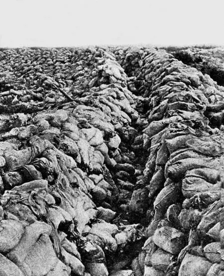 Рис 4 Английский окоп из земляных мешков наступление на Сомме в 1916 г Но - фото 4