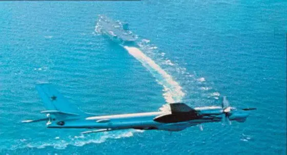 Советская морская авиация проявила повышенный интерес к авианосной боевой - фото 76