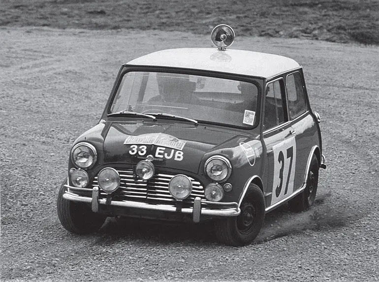 Mini Clubman 1969 Весьма успешный конструктор гоночных автомобилей Формулы1 - фото 104