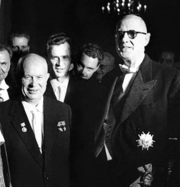 Прием Никиты Хрущева в Елисейском дворце Март 1960 года С Никитой Хрущевым в - фото 55