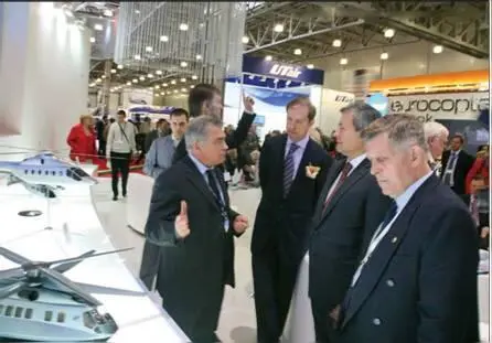 У стенда компании Вертолеты Россіи Вертолет Ансат На HeliRussia2009 - фото 45