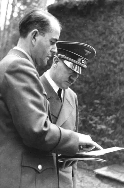 Гитлер и Альберт Шпеер июнь 1942 г Основным видом сырья игравшим решающую - фото 10