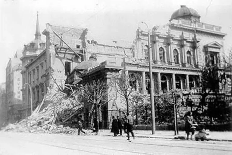 Белград после налета Люфтваффе 19 июля 1941 г Гитлер подписал директиву ОКХ - фото 15