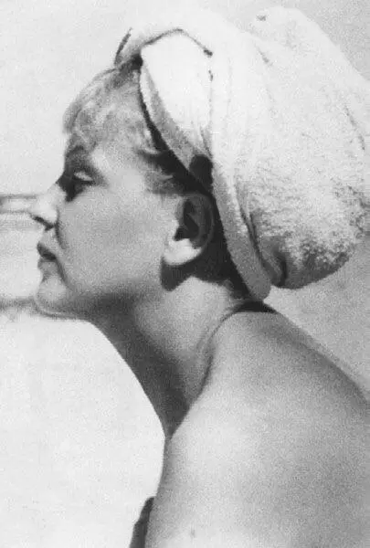 Ладынина на отдыхе на Рижском взморье 1951 г Еще одним увлечением Ладыниной - фото 59
