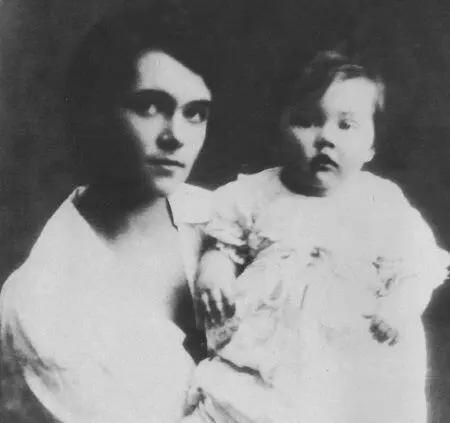 Ольга Чехова со своей дочкой Олей Адой Уход жены был воспринят Михаилом - фото 62
