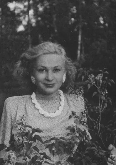 Серова была дочерью Клавдии Михайловны Половиковой талантливой актрисы - фото 70