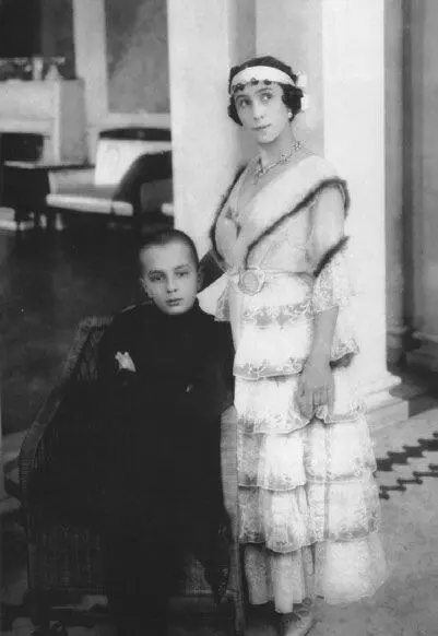 Кшесинская с сыном Владимиром 1916 г Кшесинская впервые потерпела неудачу - фото 99
