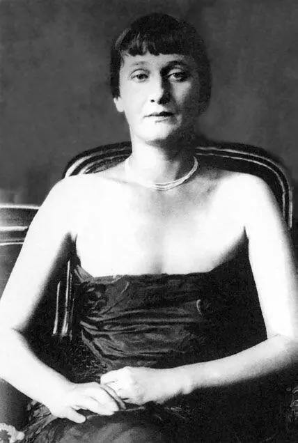 Совершенно неожиданно в 1940 году Ахматовой разрешили печататься Сначала вышло - фото 184
