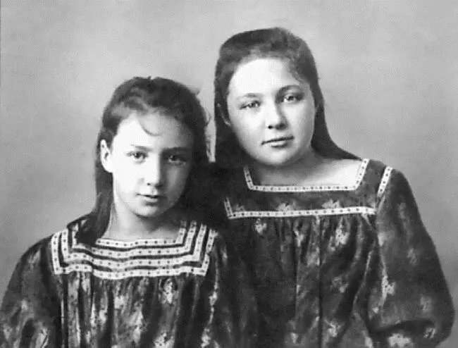 Марина и Анастасия Цветаевы 1905 г В 1910 году она за собственные деньги - фото 189