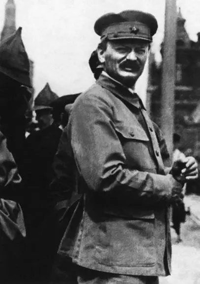 Лев Троцкий В Казани пришлось разделиться Лариса осталась при штабе а - фото 233