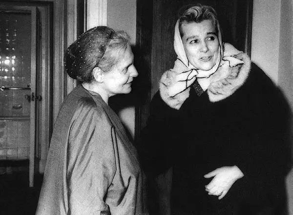 С Эльзой Триоле 1960е гг Очень дружила Фурцева с Армандом Хаммером даже - фото 246