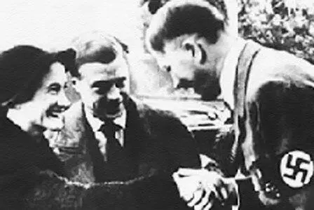 Герцог и герцогиня Виндзорские на встрече с Адольфом Гитлером октябрь 1937 г - фото 304