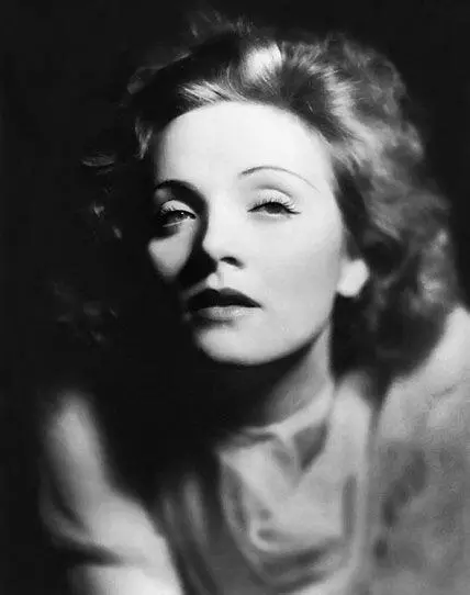 Марлен Дитрих и Гэри Купер в фильме Желание 1936 г Штернберг настолько - фото 315