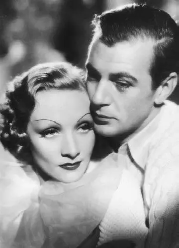 Марлен Дитрих и Гэри Купер в фильме Желание 1936 г Штернберг настолько - фото 316