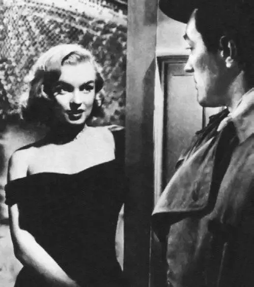 Мэрилин в фильме Асфальтовые джунгли 1950 г Рекламный снимок для фильма - фото 378